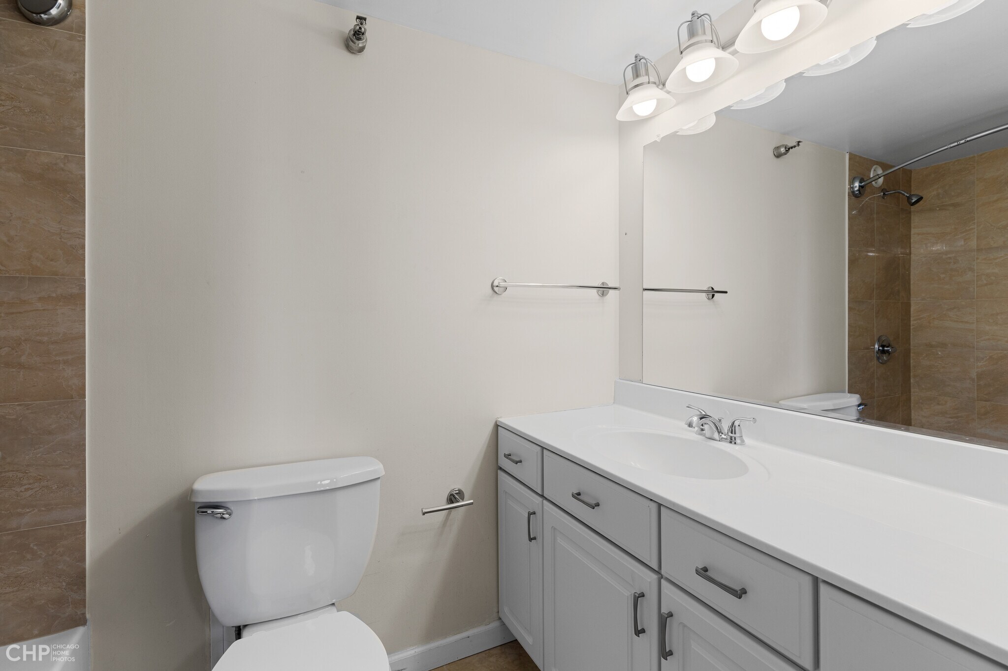 Guest Bath - 70 W Huron St