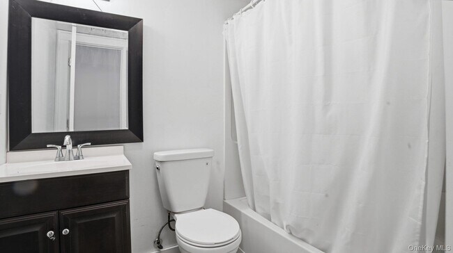 Building Photo - 420 Maple Ave S