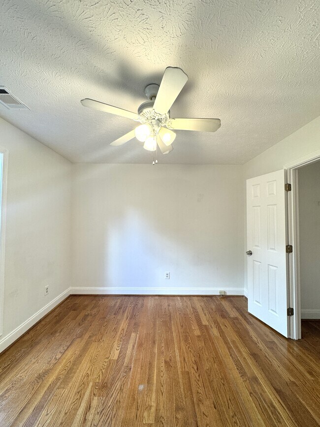 Building Photo - 1116 Venice Cir