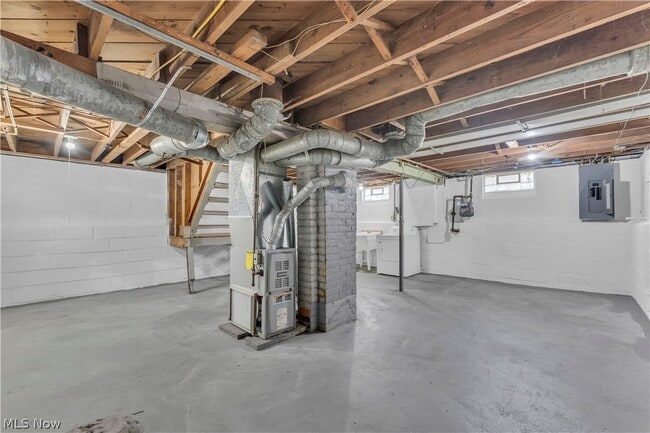 Building Photo - 5461 Clement Ave