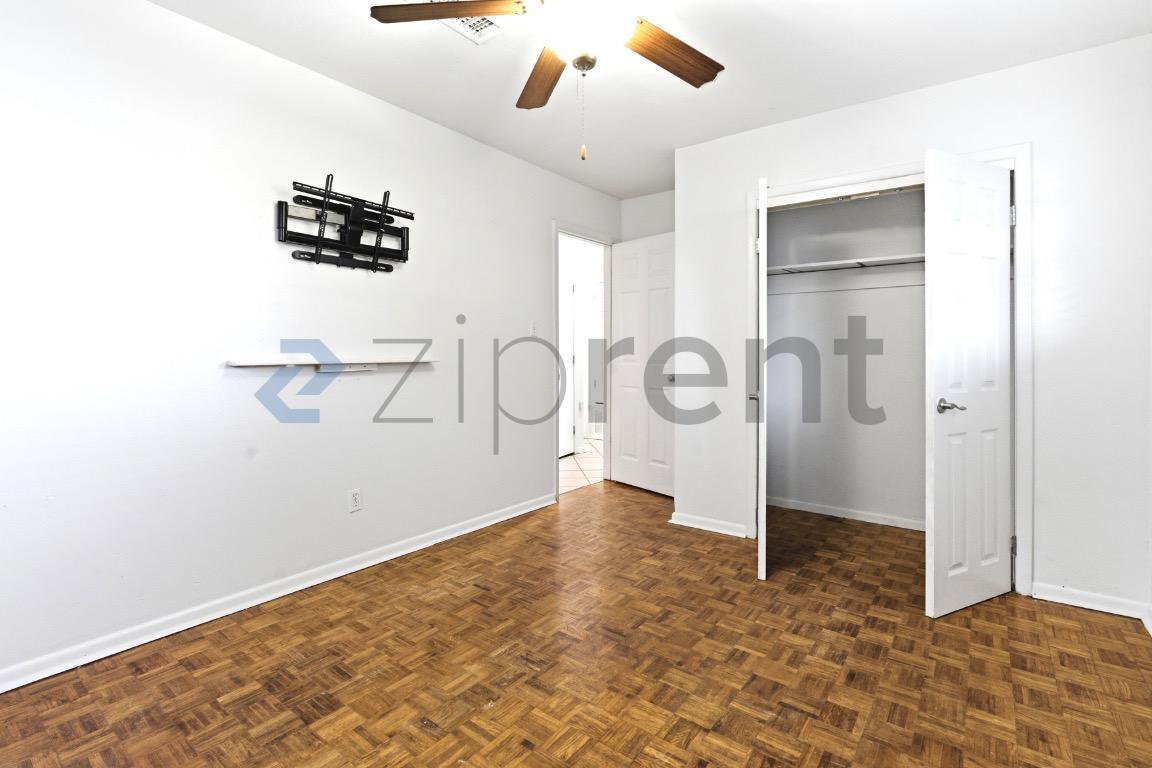 Building Photo - Unit