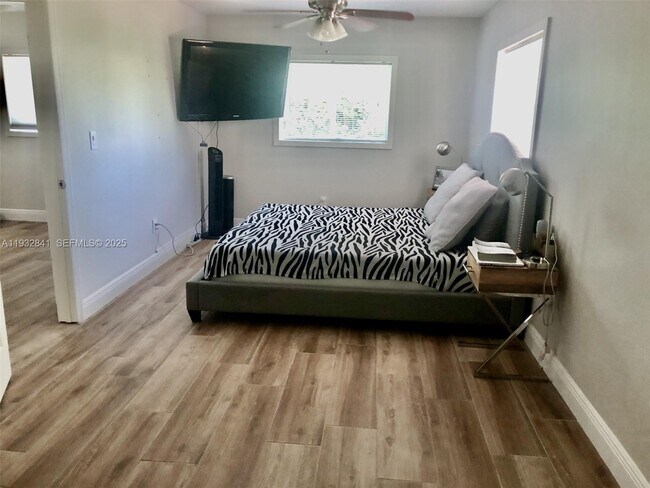 Building Photo - 15660 SW 100th Ave