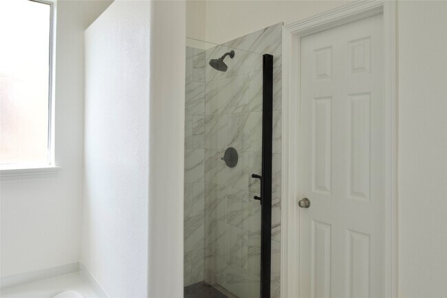 Building Photo - 2023 Creek Run Dr