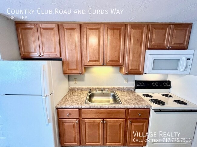Building Photo - 681 Country Club Rd
