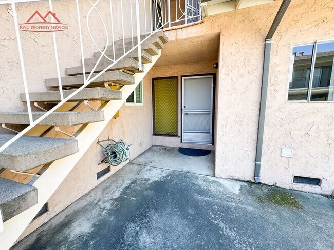 Building Photo - 411 College Ave