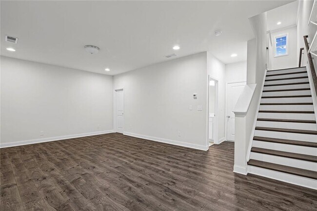 Building Photo - 2779 White Oak Ln