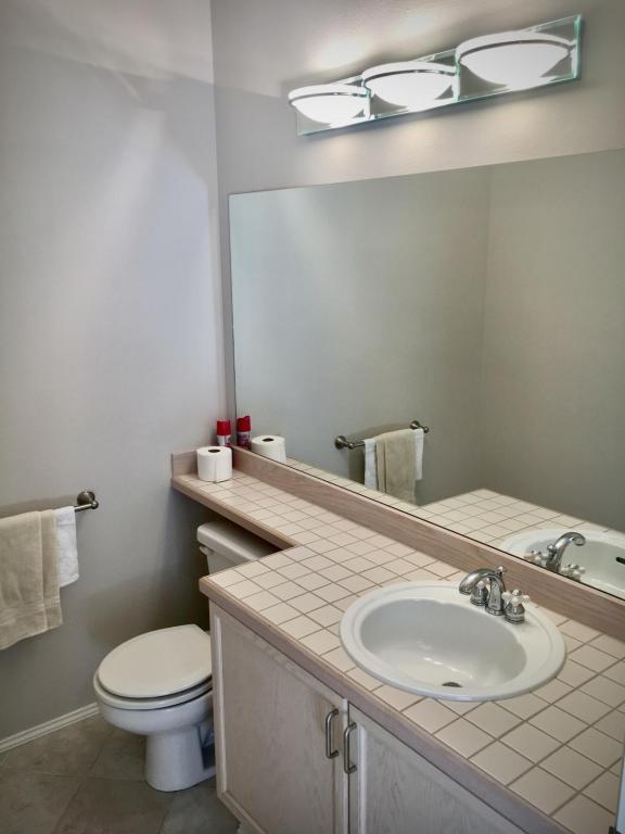 Building Photo - 5000 NW Village Park Dr