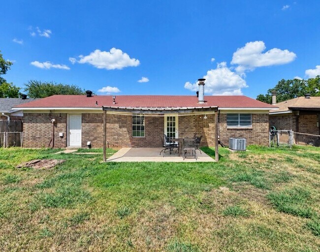 Building Photo - 2532 La Vonne Cir
