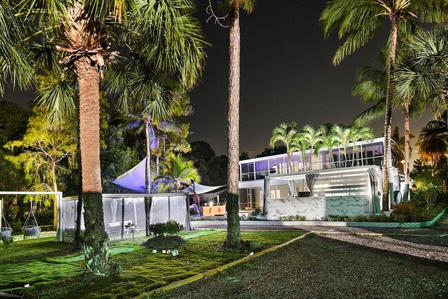 Building Photo - 377 Squire Dr