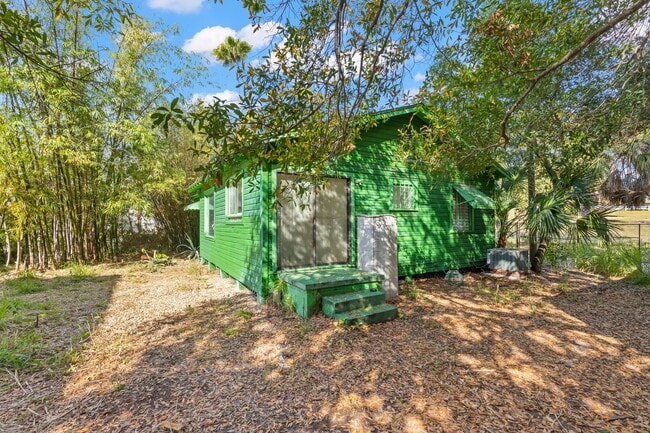 Building Photo - Historic Hyde Park Gem: Fully Renovated 2-...