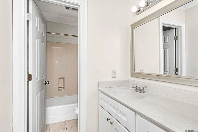 Building Photo - 15146 Cocodrie Ave