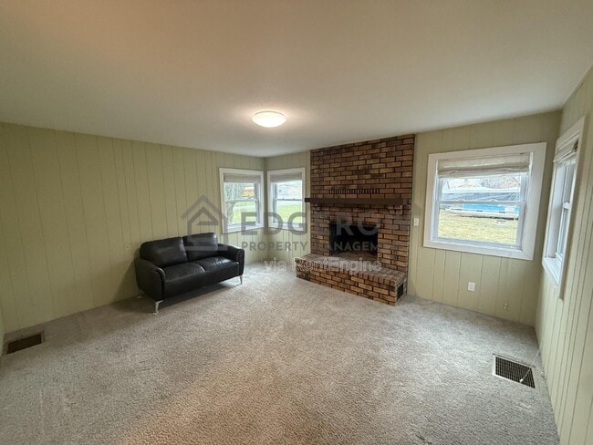 Building Photo - 1585 Wilson Ave SW