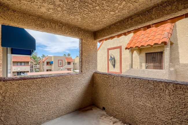 Building Photo - Sparkling Clean 2 bedroom, 2 bathroom upstairs condo in Springs Oaks