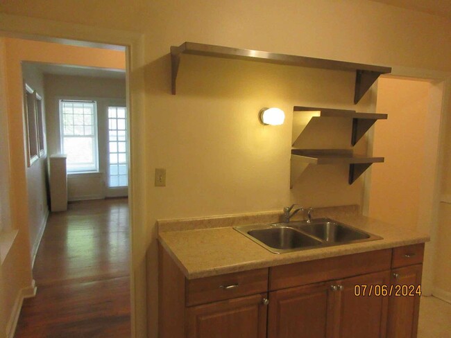 Building Photo - Available August 2025 Large Remodeled 1 Be...