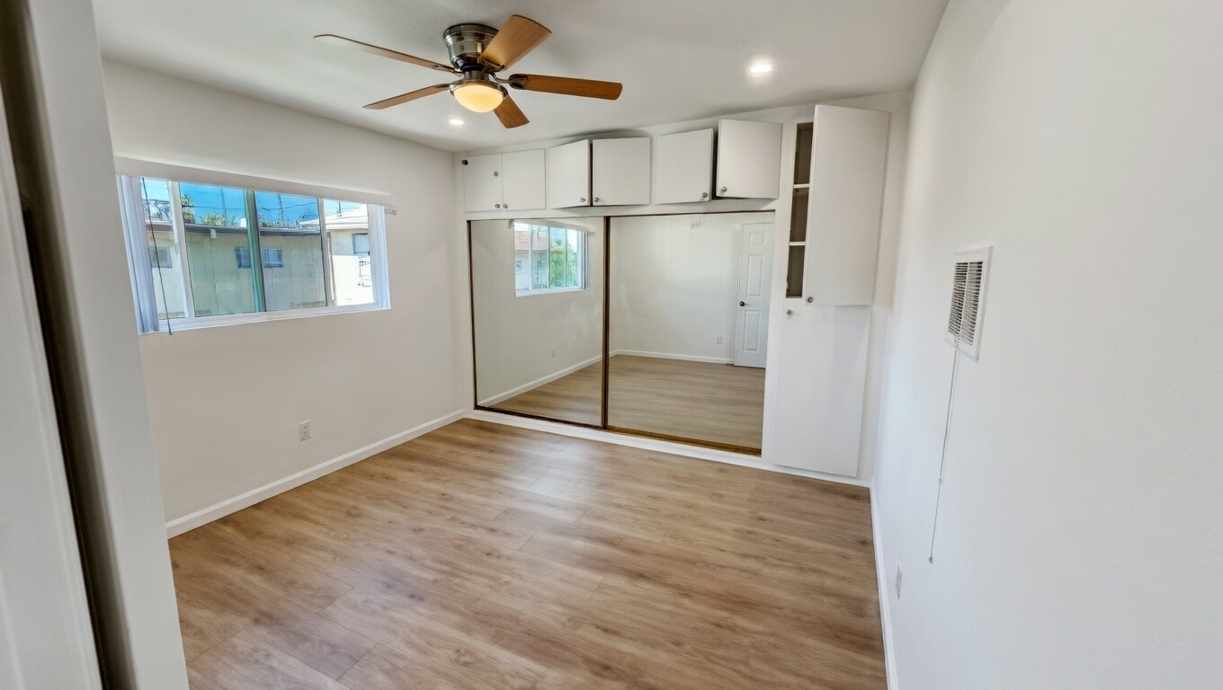 Building Photo - 323 E Chestnut St