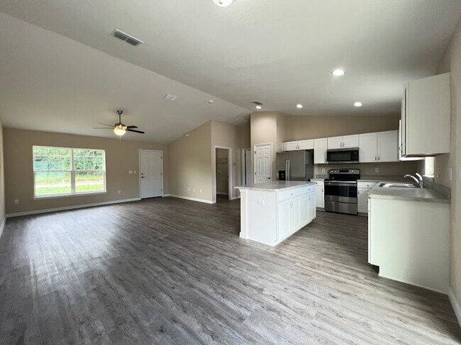 Building Photo - **Available March 15th**Beautiful Home for Rent 3 Bd 2Bath