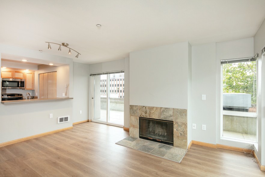 dining room - 323 W Republican St