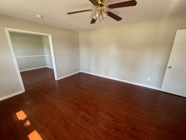 Building Photo - 3 bed/2 bath home in Martinez w/huge backyard and covered patio