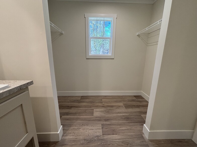 Master Bath Closet - 1621 Marvin Shafer Way