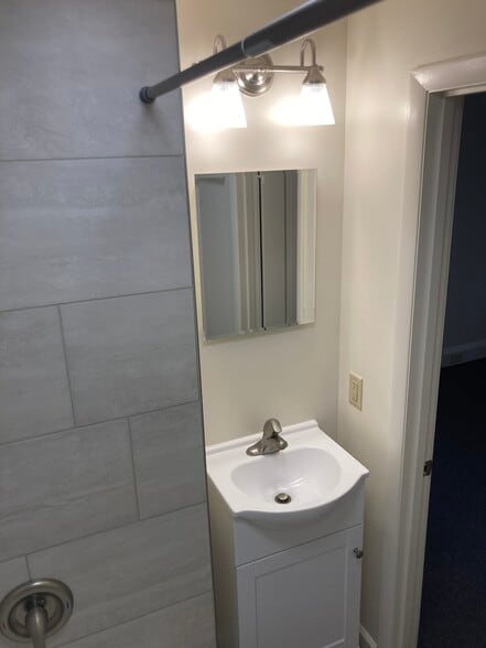 Building Photo - 600 Broad St