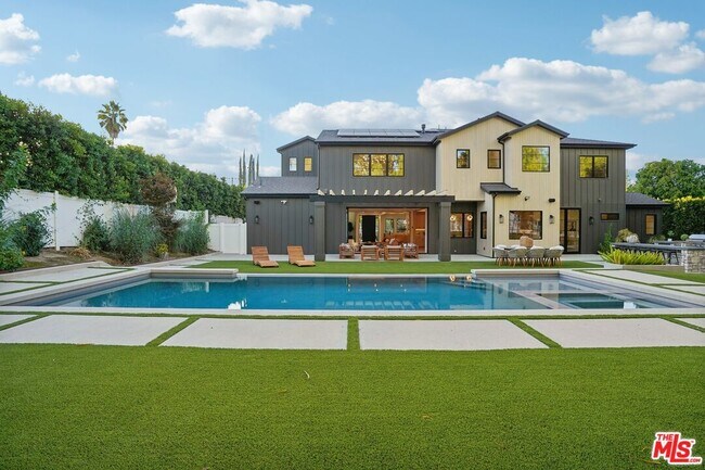 Building Photo - 5124 Calvin Ave