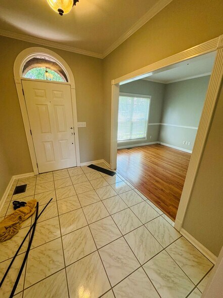 Building Photo - 449 Sanders Ln