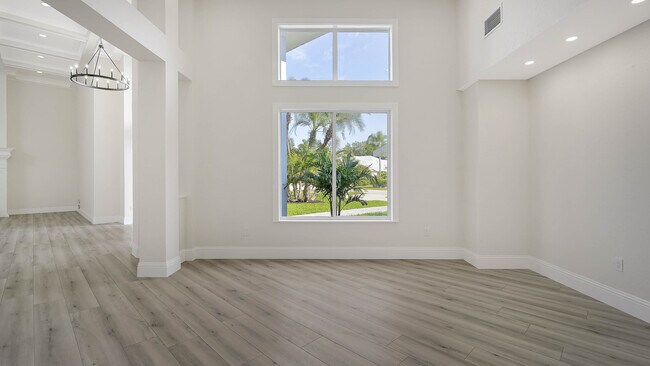 Building Photo - 6706 Oakmont Way