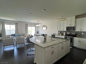 Building Photo - 31 Gerhard Pl