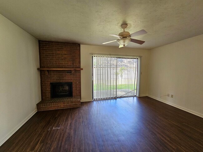 Building Photo - 196 Locke St