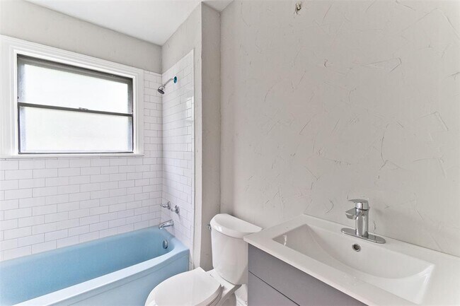 Building Photo - 515 Brookhurst Dr