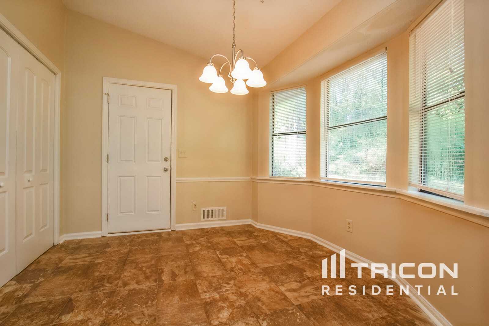 Building Photo - 4063 Tanglewood Rd