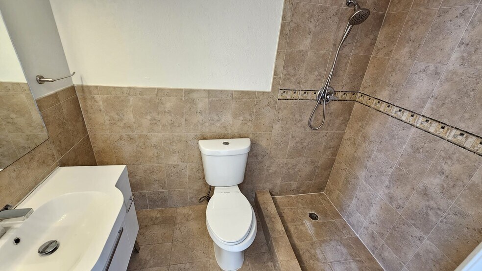 Building Photo - 3745 NE 171st St