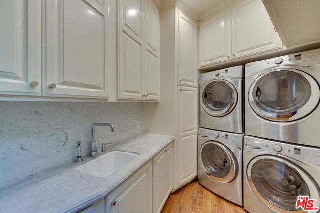 Building Photo - 9530 Hidden Valley Rd