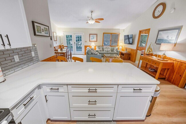 Building Photo - 4240 Johnston Ln