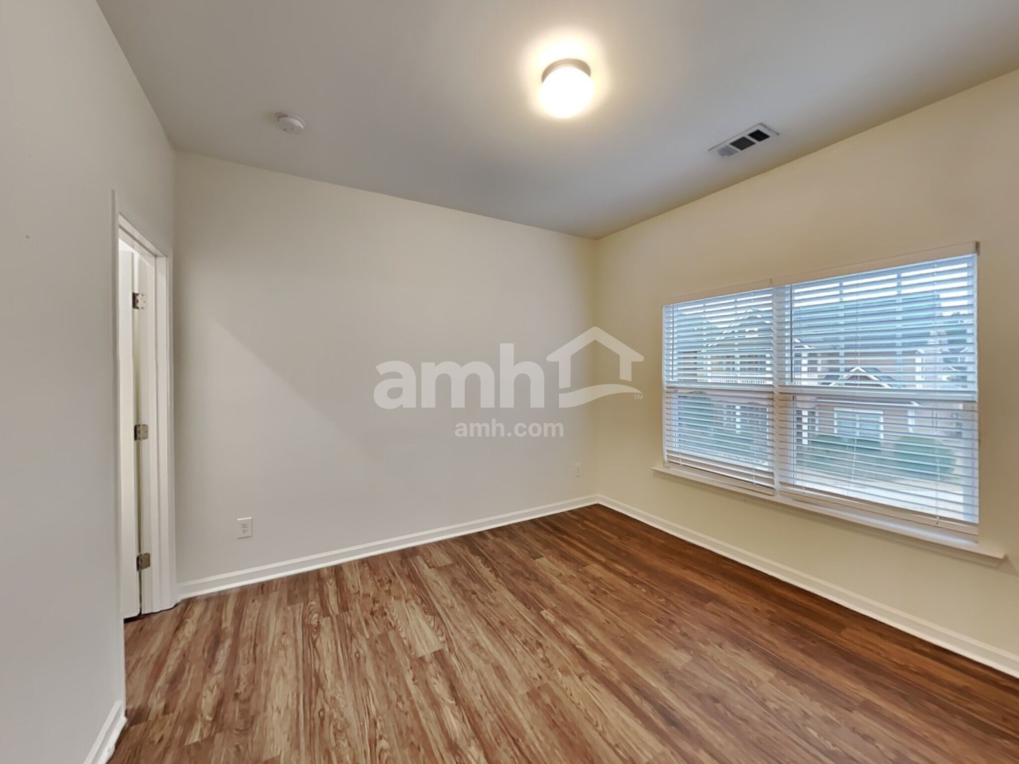 Building Photo - 323 Stoney Hollow Rd