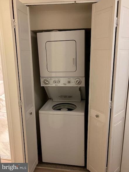 Building Photo - 7680 Tremayne Pl