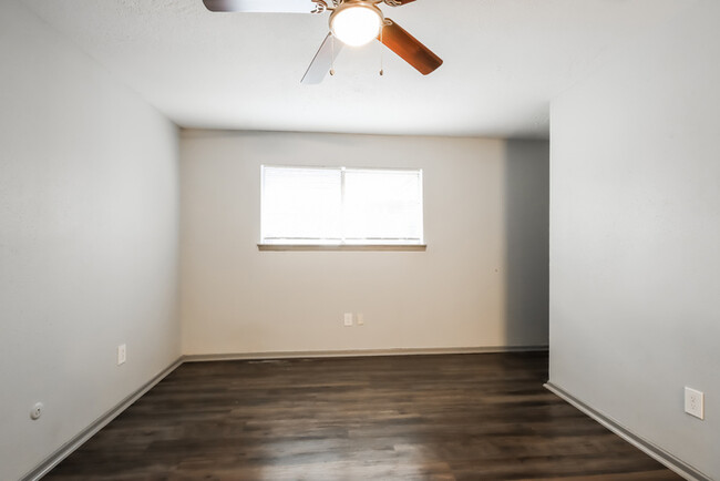 Building Photo - 6615 Brookgate Dr