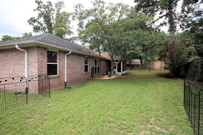 Building Photo - Lovely Cul-De-Sac Home in South Crestview