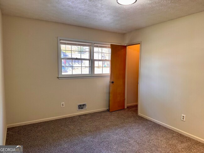 Building Photo - 3710 Creekview Cir