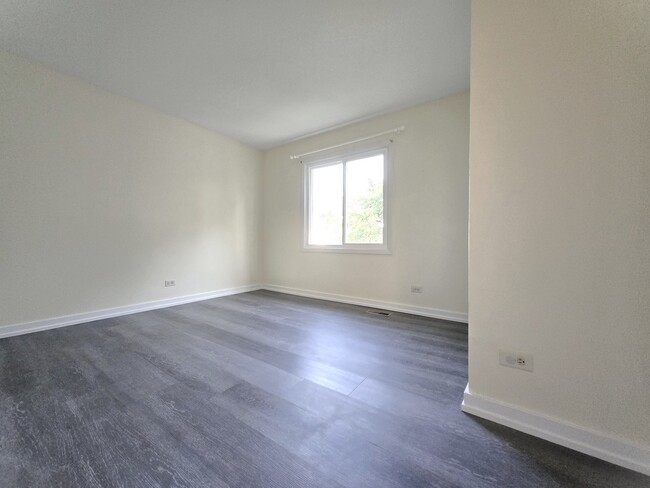 Building Photo - 4946 Somerton Dr