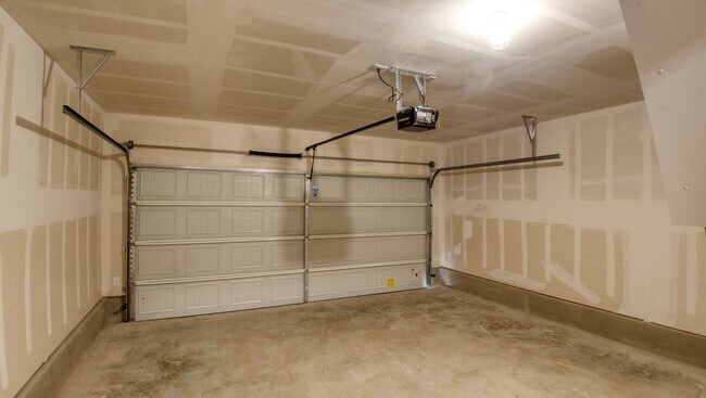 Building Photo - 607 Fallbrook Dr