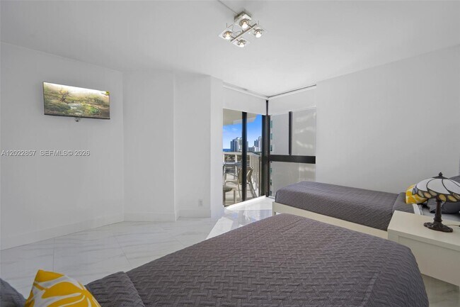 Building Photo - 20185 E Country Club Dr