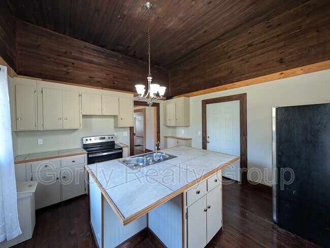 Building Photo - 5443 10th St