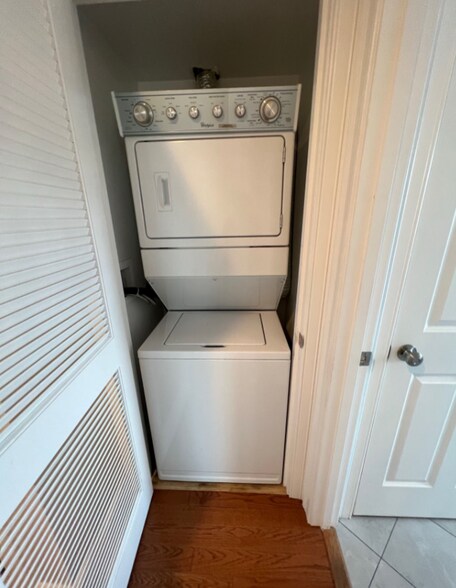 Building Photo - 303 Maverick St