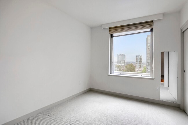 Building Photo - 10650 NE 9th Pl