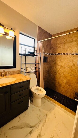 Building Photo - 581 SW Banks Terrace