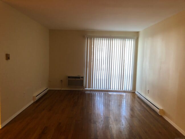 Building Photo - 73-79 Park Ave