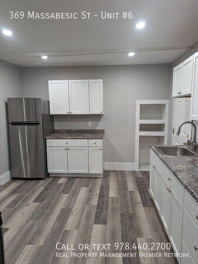 Building Photo - 369 Massabesic St