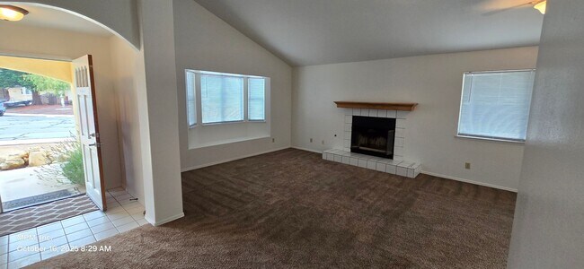 Building Photo - 3-bedroom 2.5 bath home