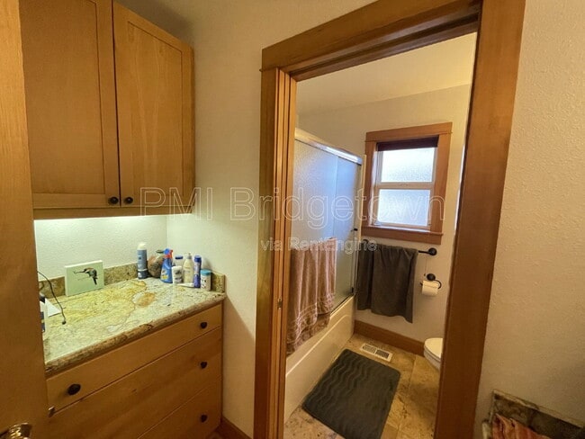 Building Photo - 4834 SE Kelly St